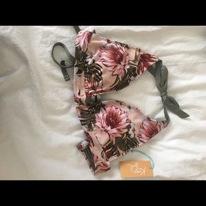 NWT floral bikini top
